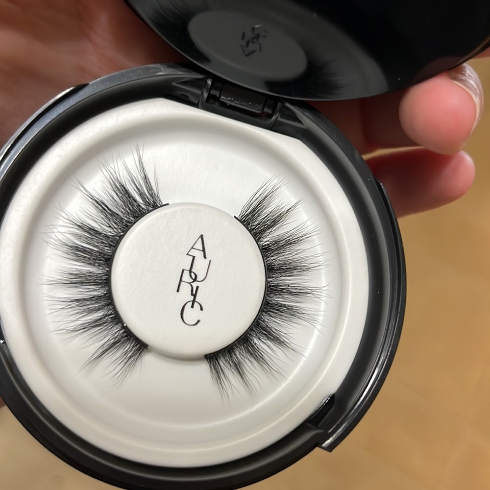 Auric clouded lashes